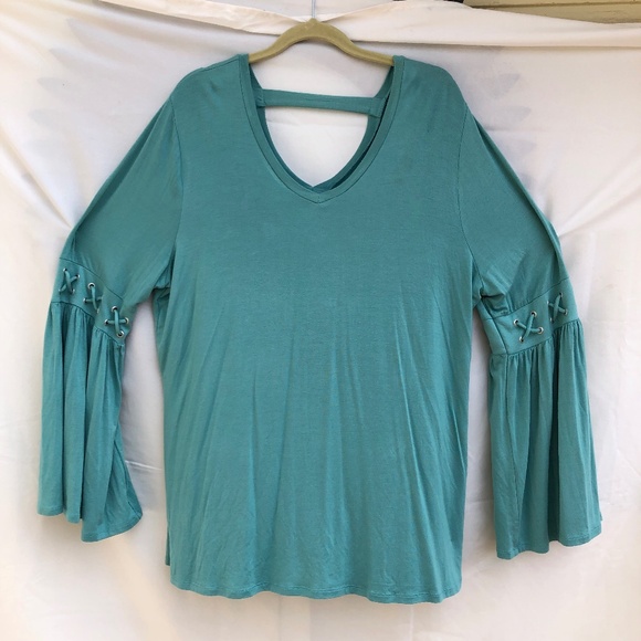 A&I Boho Green Bell Sleeve Top - Picture 1 of 6